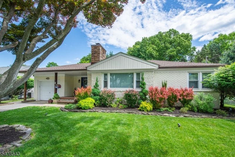 4 Brookhill Pl, Little Falls, NJ 07424 Main Photo