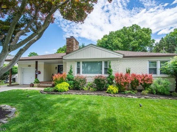 4 Brookhill Pl, Little Falls, NJ 07424