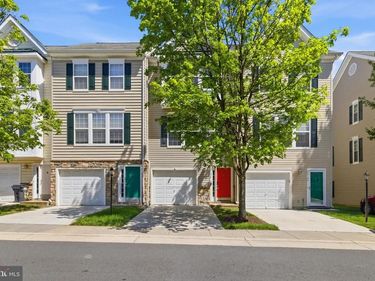 23098 FONTWELL SQUARE , STERLING, VA 20166