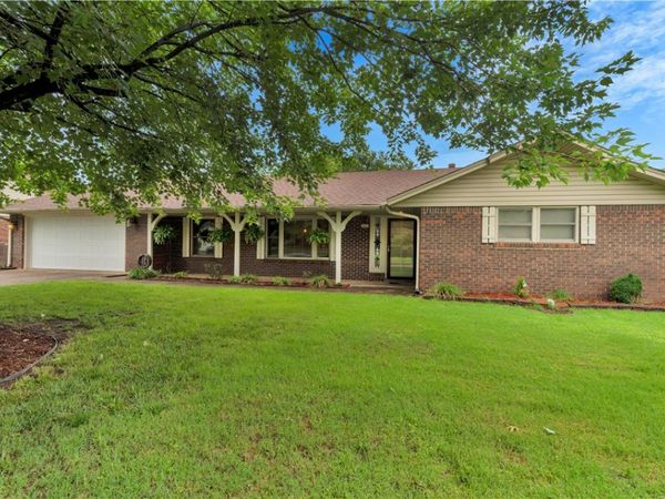 207 Angela Street , Springdale, AR 72762