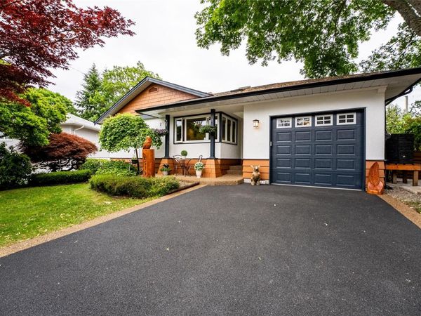 2519 Wootton Cres, Oak Bay, BC V8R 5M7