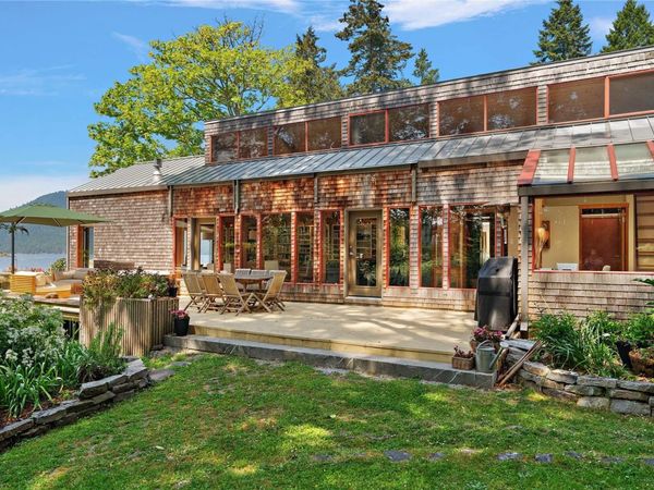 68C McKenzie Cres , Piers Island, BC V8L 5Y7
