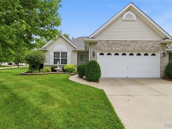218 Park Ridge Drive, Unit 60A, O'Fallon, MO 63366