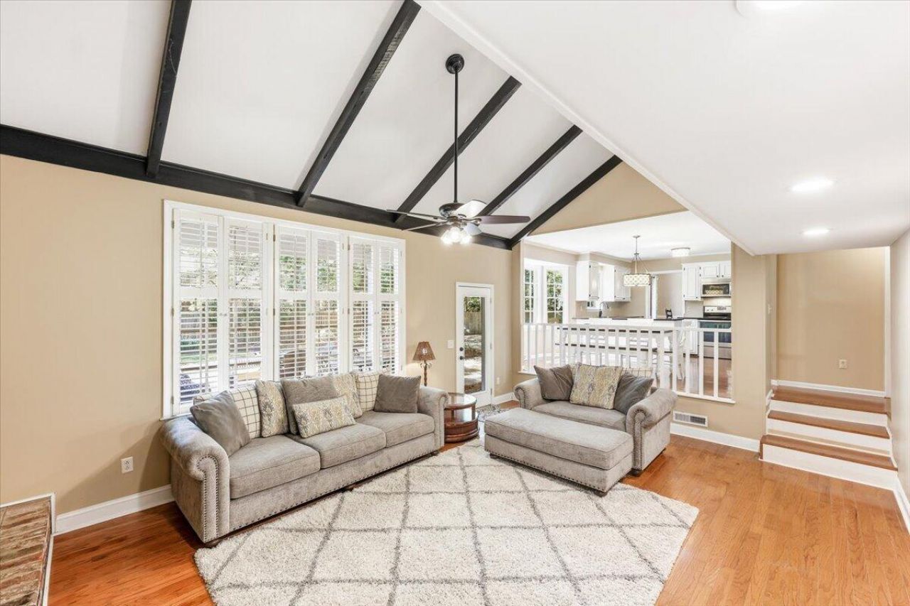 102 Laurens Court Photo 12