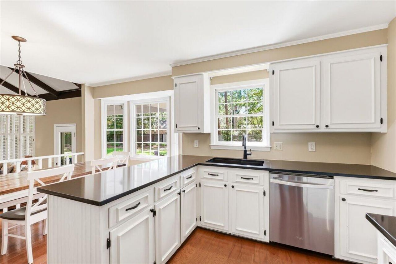 102 Laurens Court Photo 17