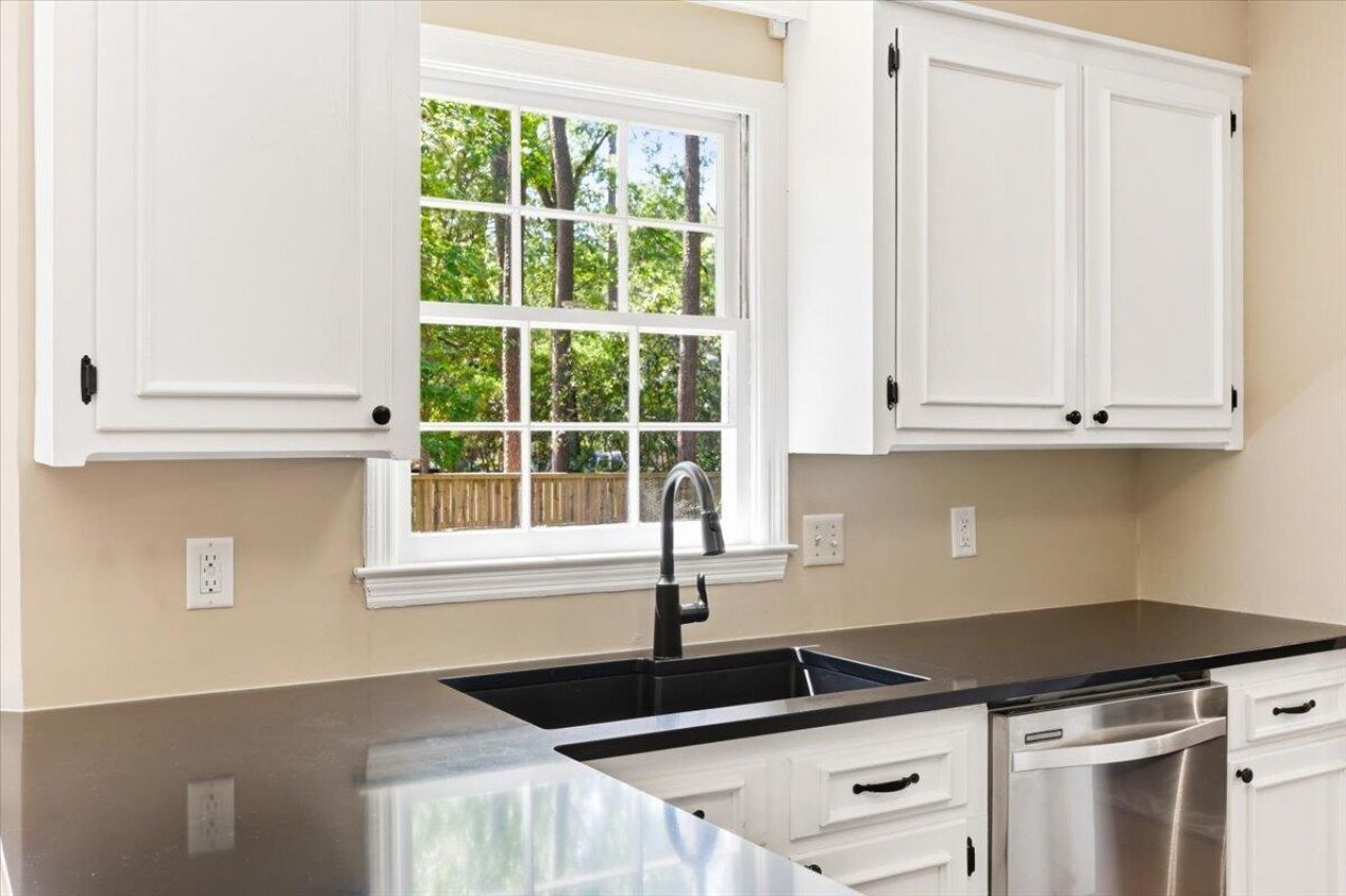 102 Laurens Court Photo 19