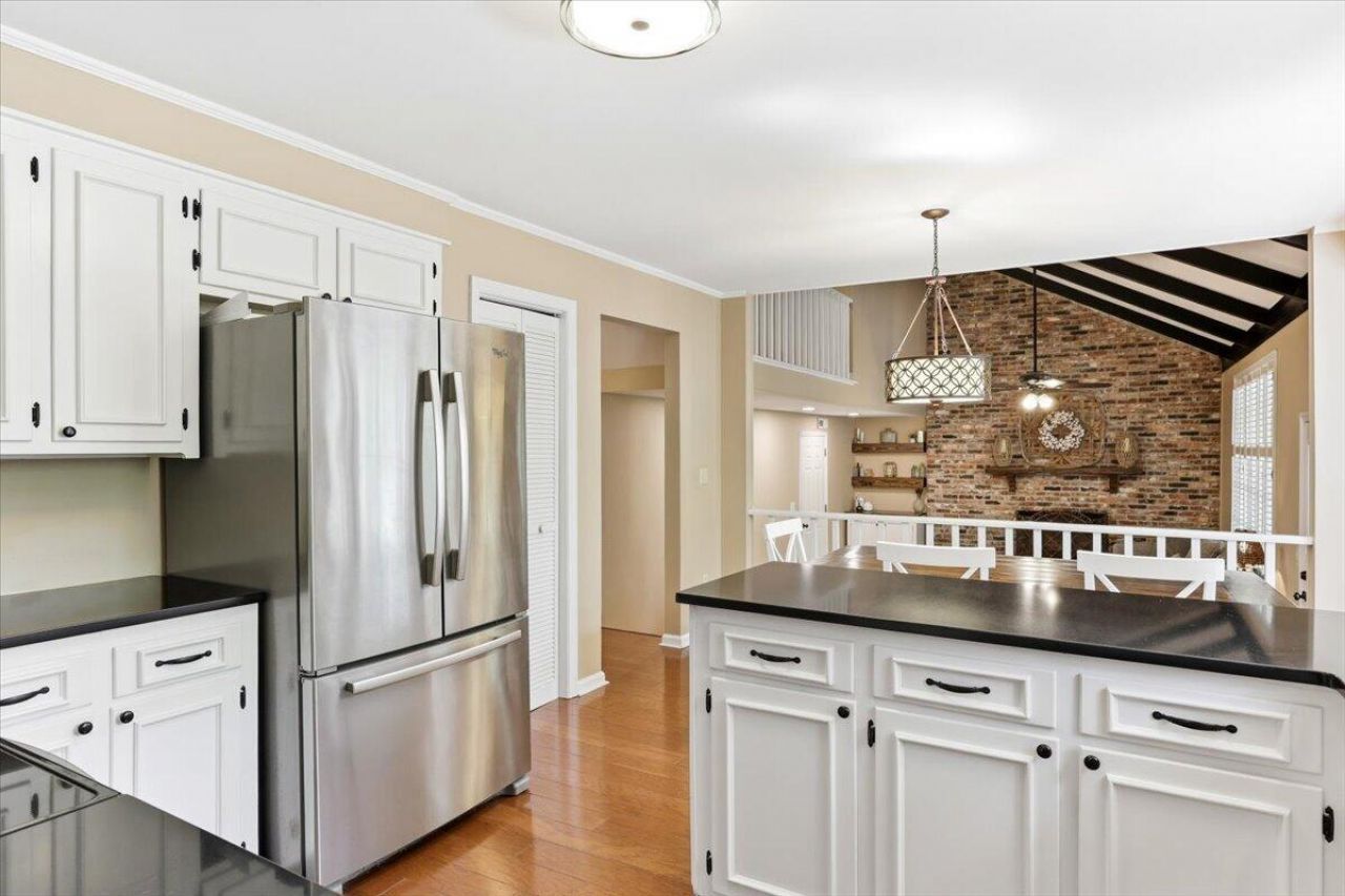 102 Laurens Court Photo 20