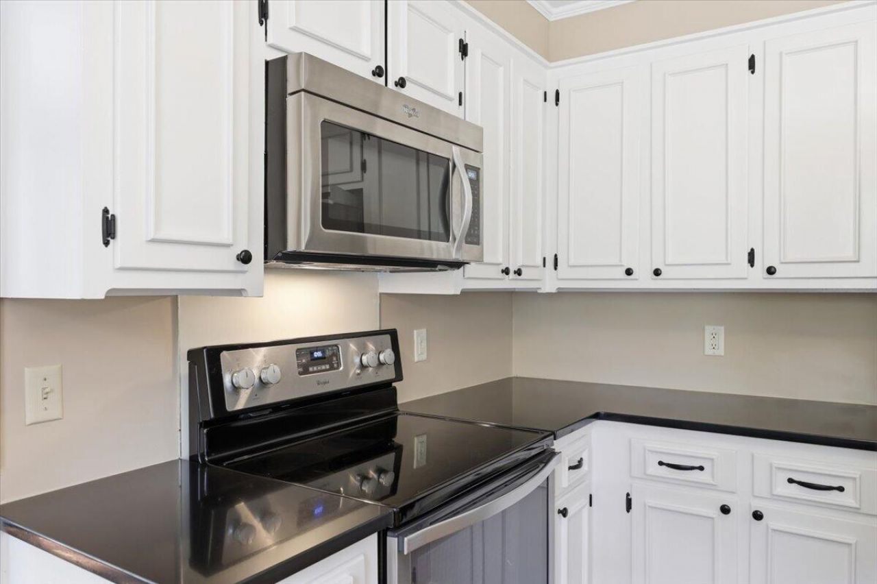 102 Laurens Court Photo 21