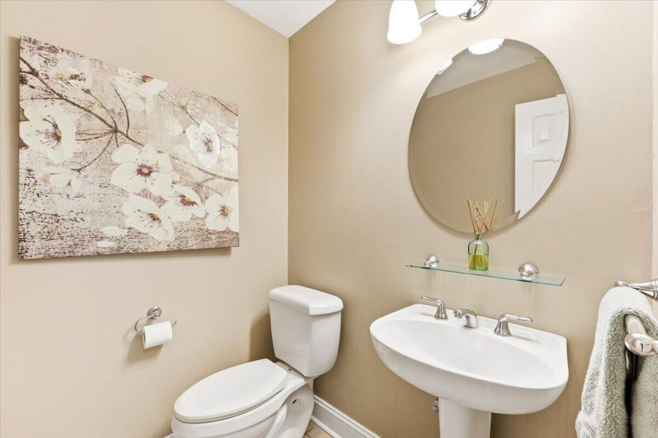 102 Laurens Court Photo 25