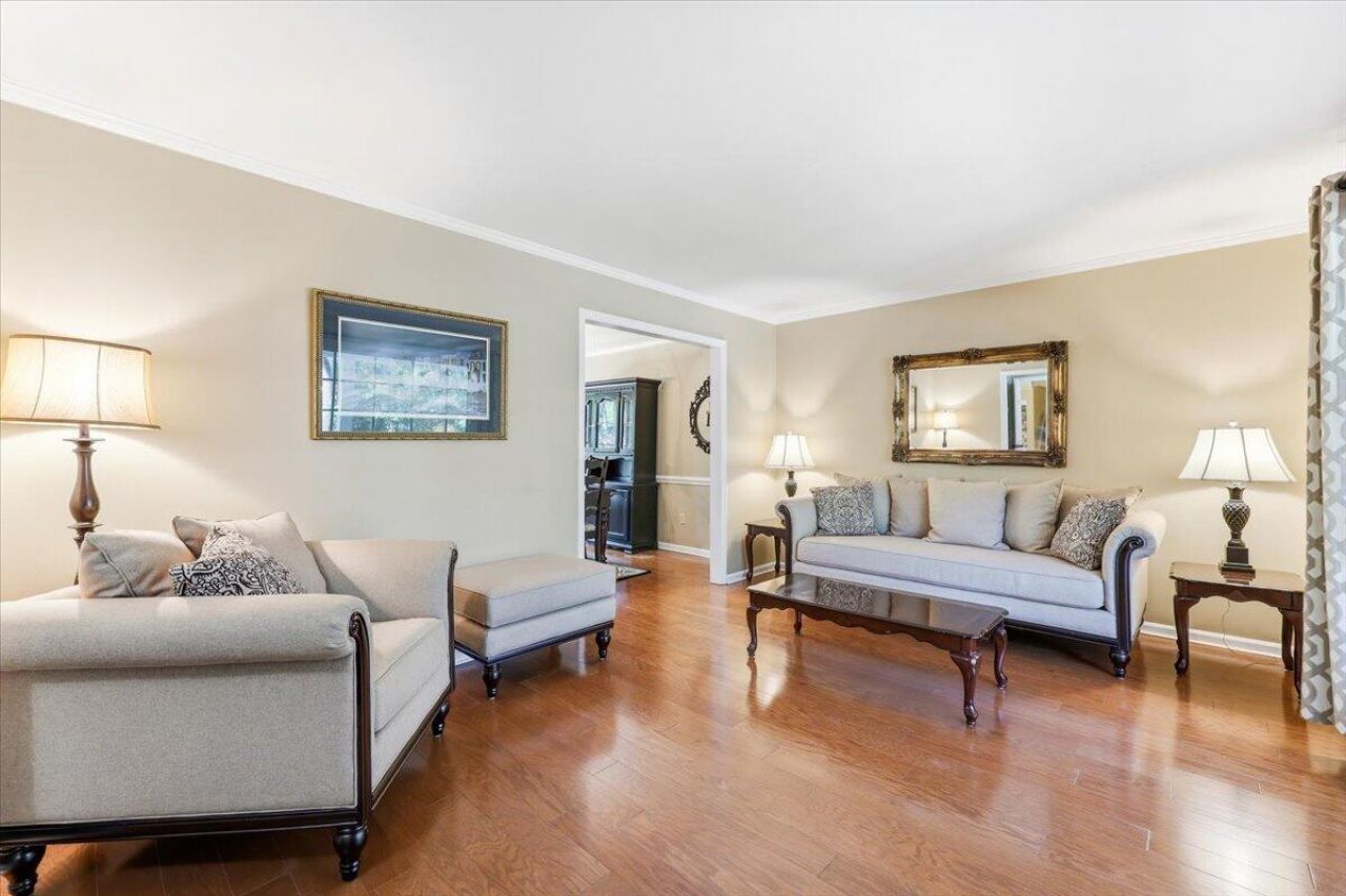 102 Laurens Court Photo 27