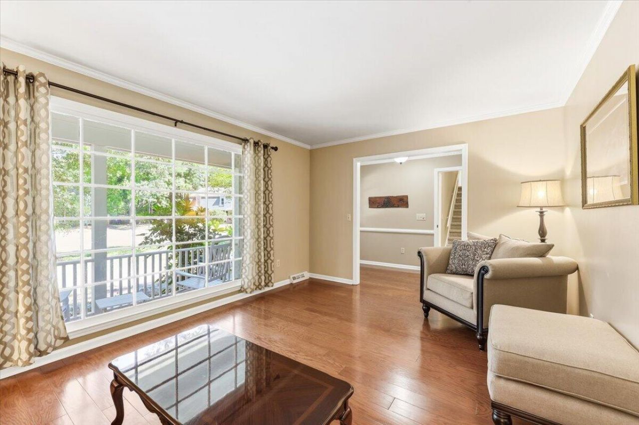 102 Laurens Court Photo 28