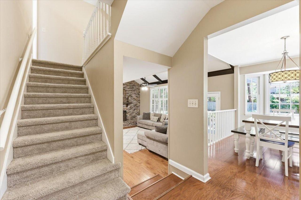 102 Laurens Court Photo 29