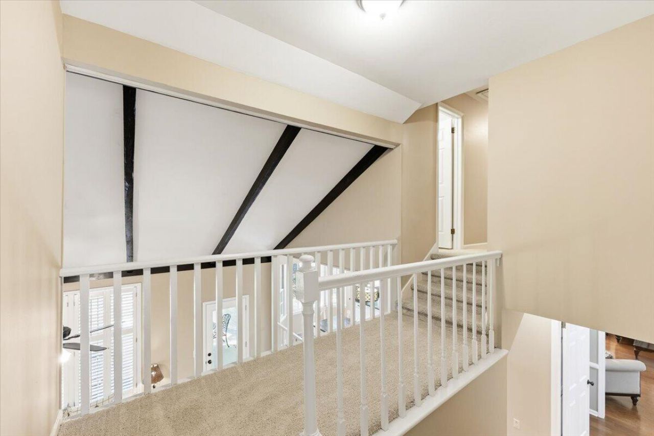 102 Laurens Court Photo 30
