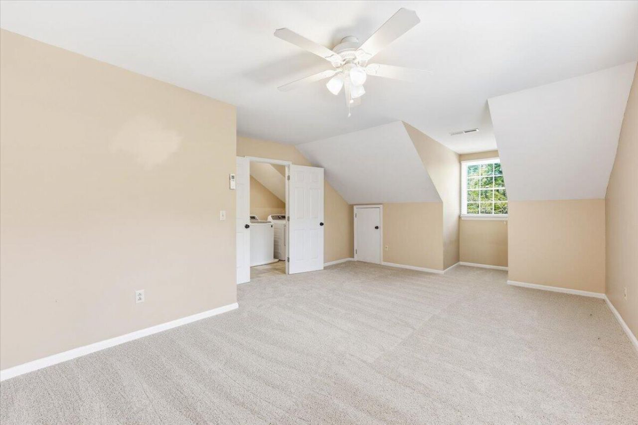 102 Laurens Court Photo 32