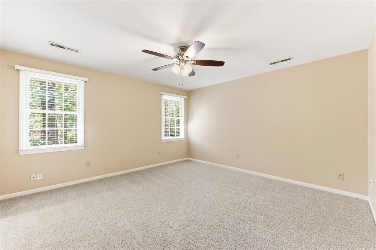 102 Laurens Court Photo 34
