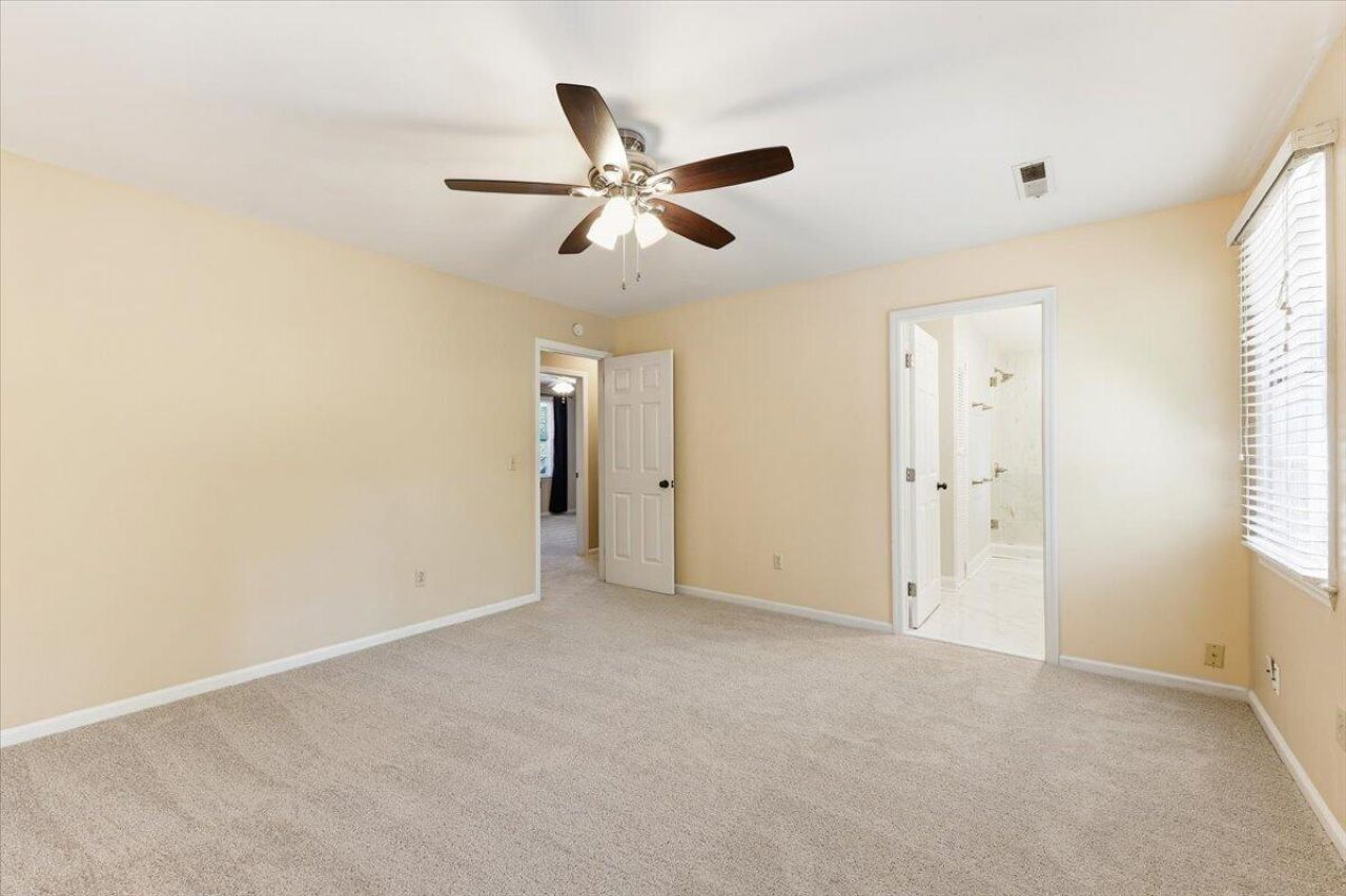102 Laurens Court Photo 36