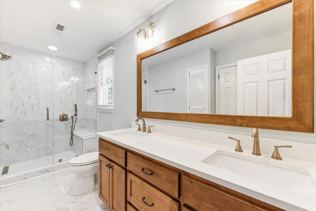 102 Laurens Court Photo 37