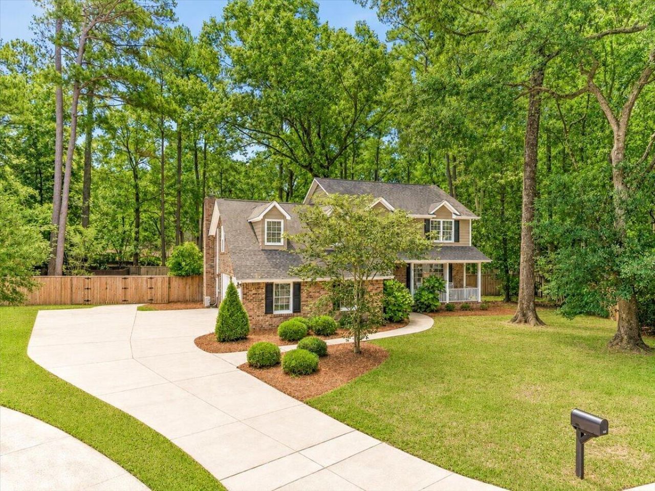 102 Laurens Court Photo 4