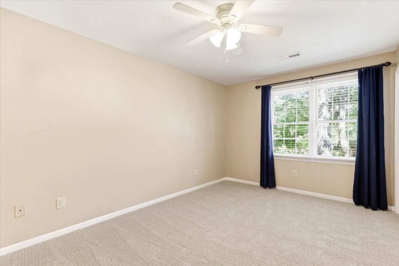 102 Laurens Court Photo 40