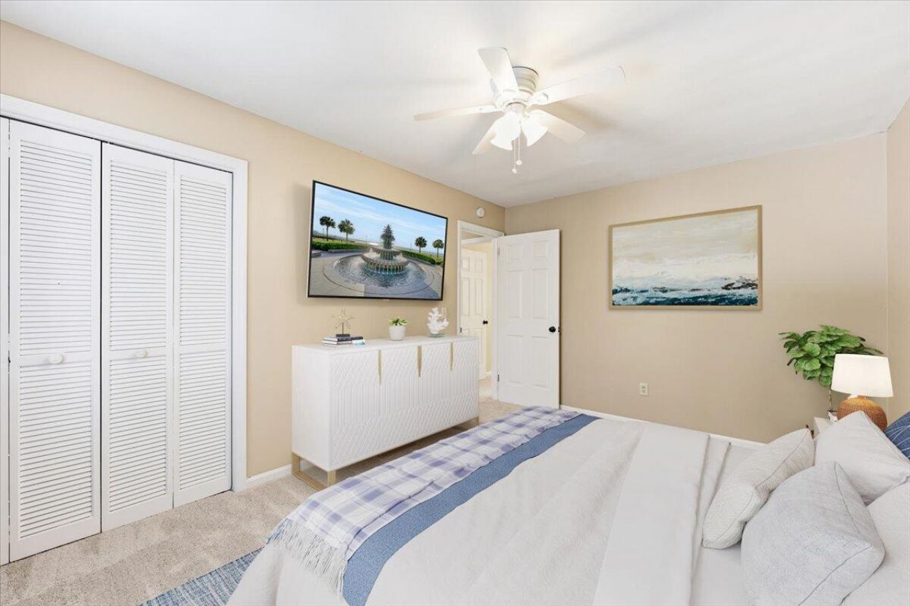 102 Laurens Court Photo 41