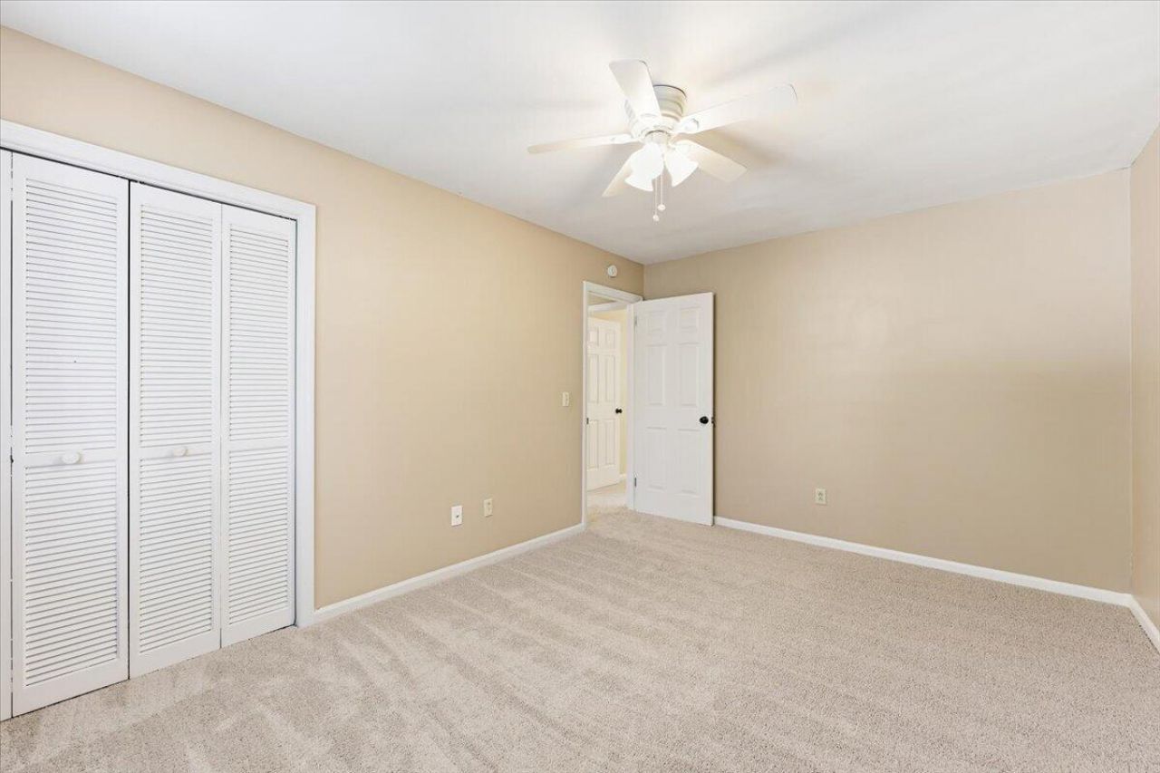102 Laurens Court Photo 41