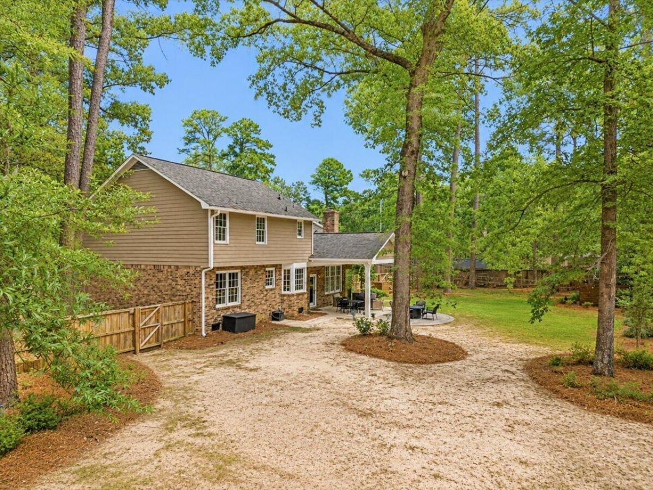 102 Laurens Court Photo 52