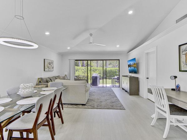 106 Club Drive, Palm Beach Gardens, FL 33418