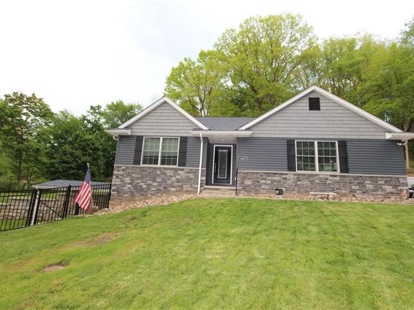1003 Laurel Hill Dr, Homestead, PA 15120