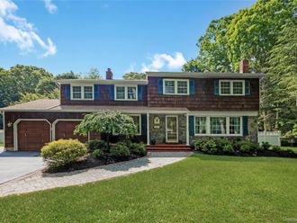 28 Cygnet Drive Smithtown, NY 11787