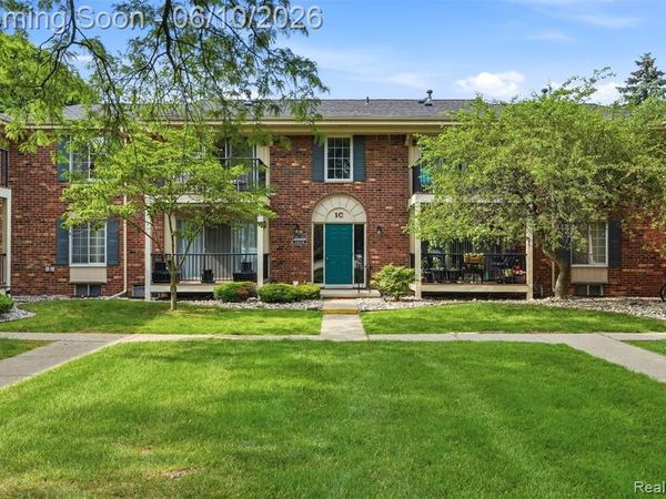 12042 15 Mile Road, Sterling Heights, MI 48312