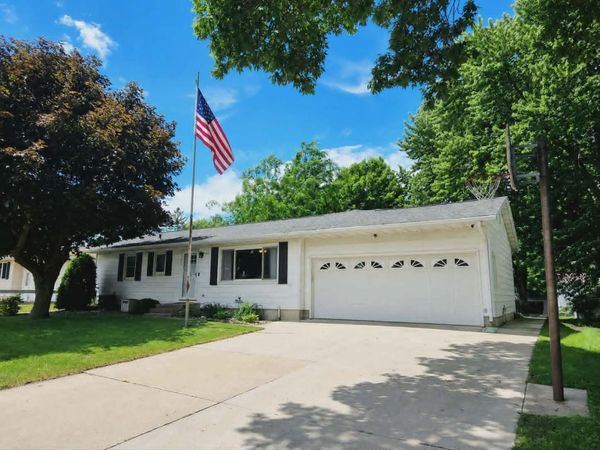 1204 8th Street SE, Waseca, MN 56093