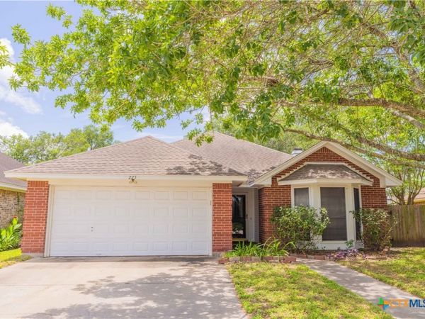 225 Spur Drive , Victoria, TX 77904