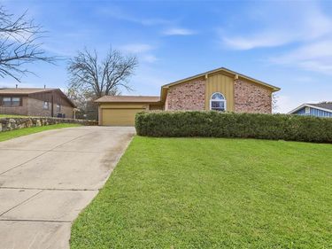 7833 Davenport Avenue, Fort Worth, TX 76116