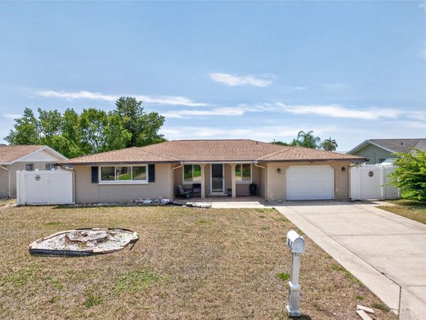 10237 OAK HILL DRIVE , PORT RICHEY, FL 34668