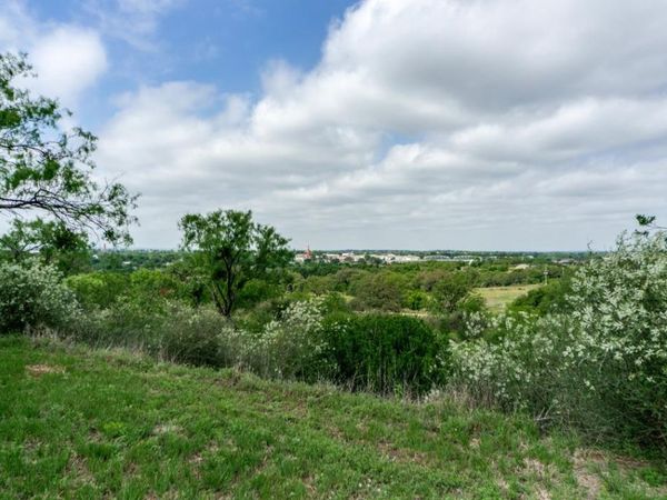 504 Vernon Ave, Llano, TX 78643