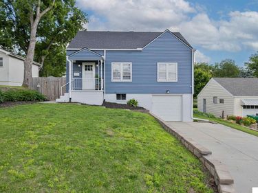 8004 State Street, Ralston, NE 68127