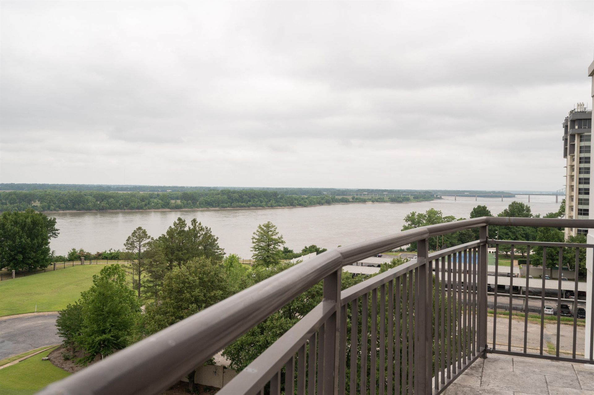 717 S Riverside Dr, Unit 805/806, Memphis, TN 38103 Main Photo