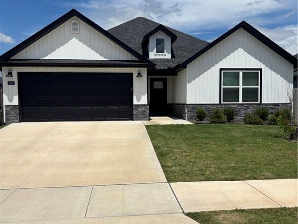 1200 Monarch Road , Centerton, AR 72719
