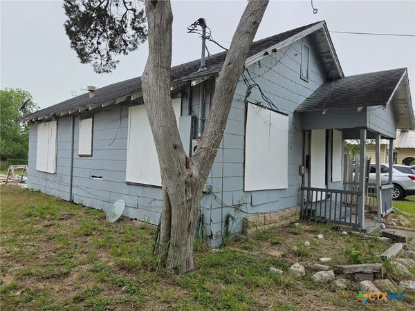 2107 N Levi Street , Victoria, TX 77901