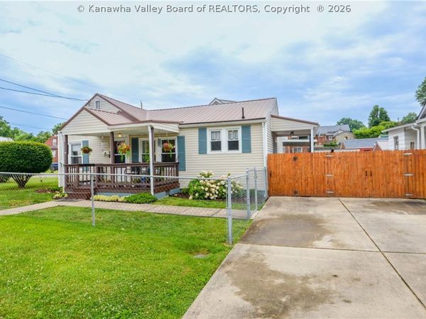 902 S B Street, St Albans, WV 25177