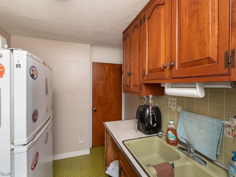 14212 Gramatan Avenue, Cleveland, OH 44111 Photo 5