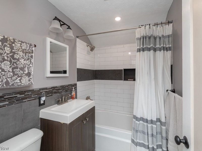 14212 Gramatan Avenue, Cleveland, OH 44111 Photo 8