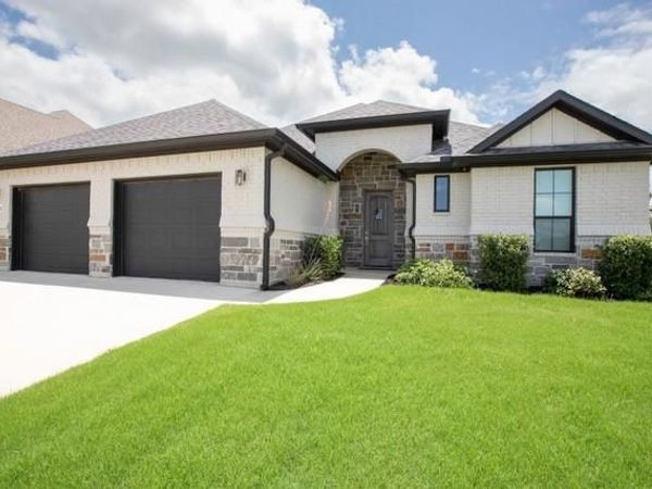 176 Lakeview Circle , Pilot Point, TX 76258