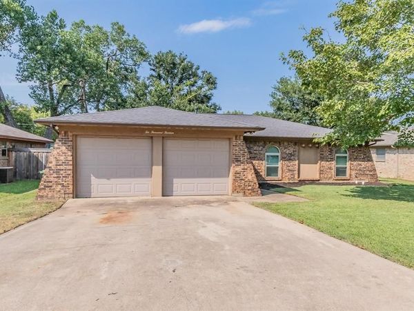 2013 Memphis Drive, Bedford, TX 76022