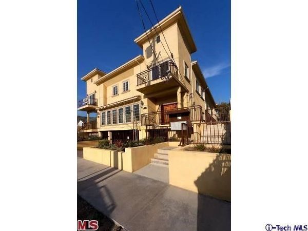 10214 Fernglen Avenue, Unit 4, Tujunga, CA 91042