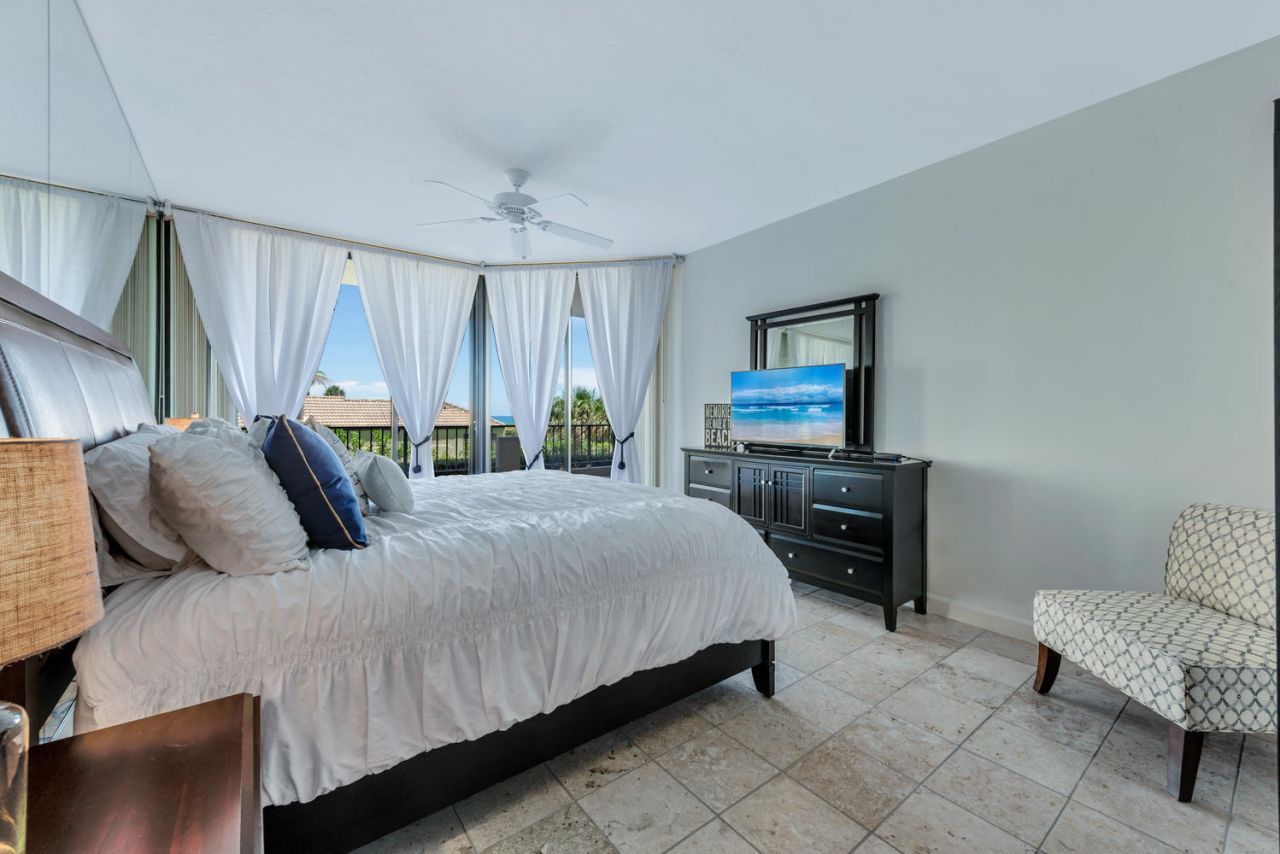 530 Ocean Drive, Unit 202, Juno Beach, FL 33408 Photo
