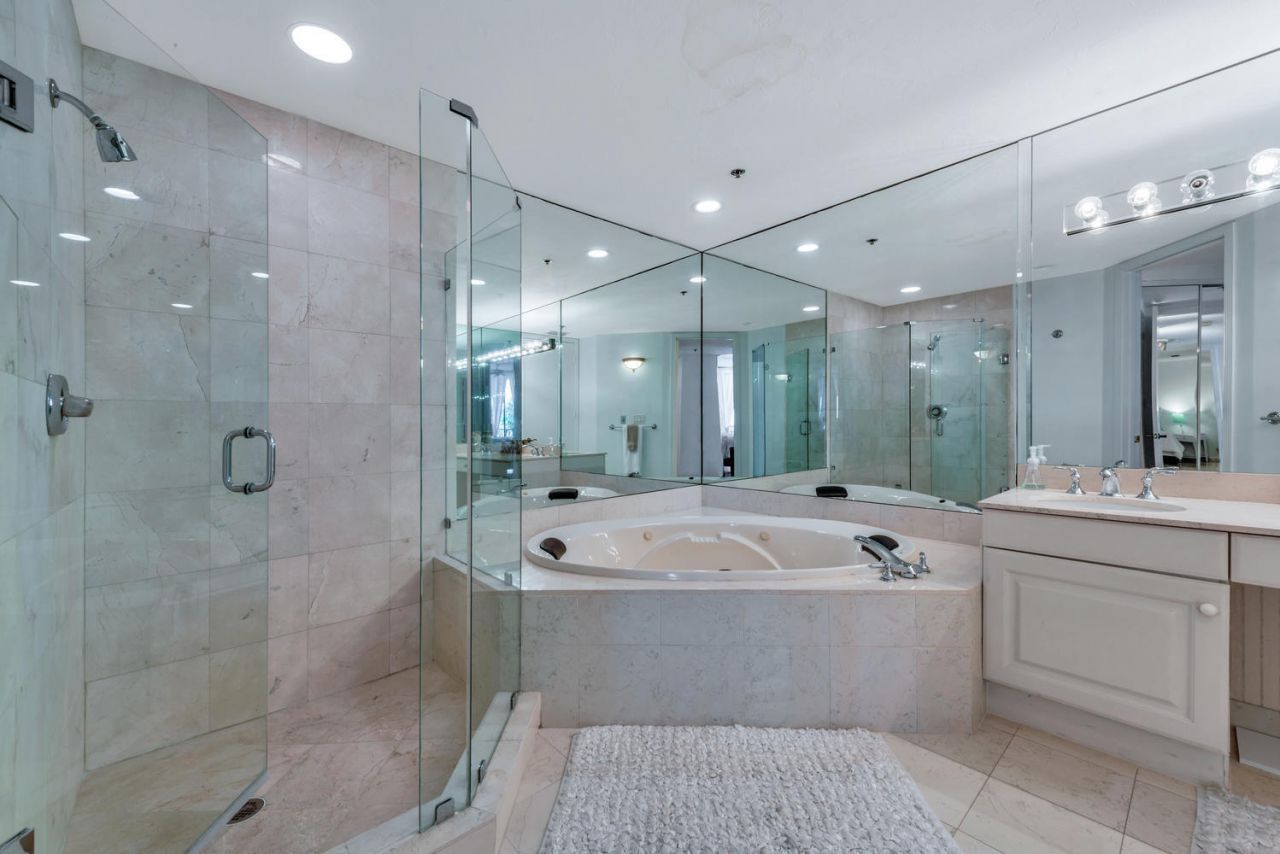 530 Ocean Drive, Unit 202, Juno Beach, FL 33408 Photo
