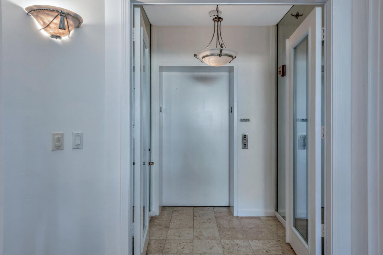530 Ocean Drive, Unit 202, Juno Beach, FL 33408 Photo