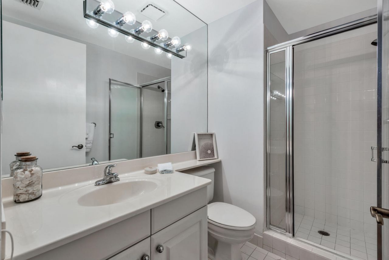 530 Ocean Drive, Unit 202, Juno Beach, FL 33408 Photo