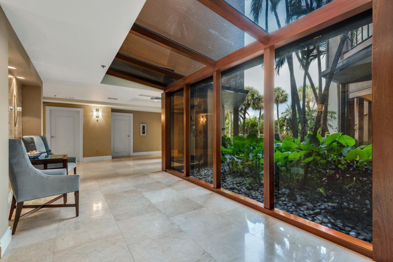 530 Ocean Drive, Unit 202, Juno Beach, FL 33408 Photo